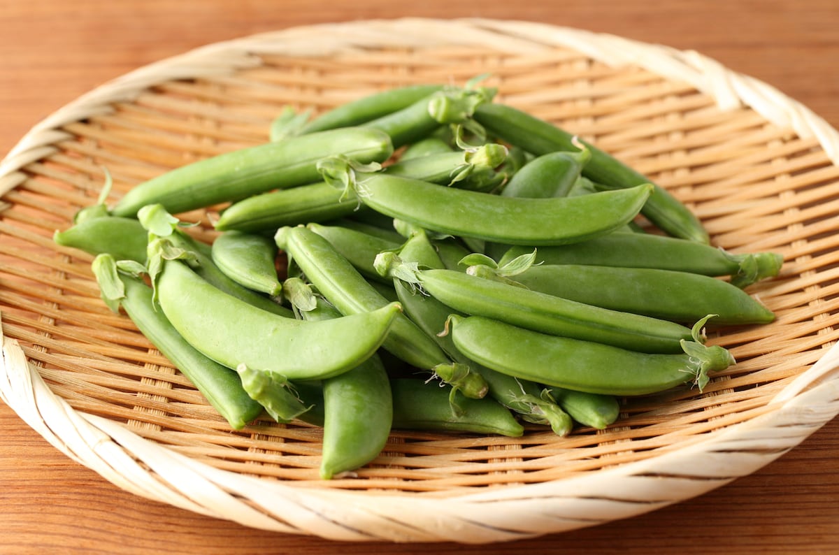 鮮やかで、シワのない えんどう豆の茹で方