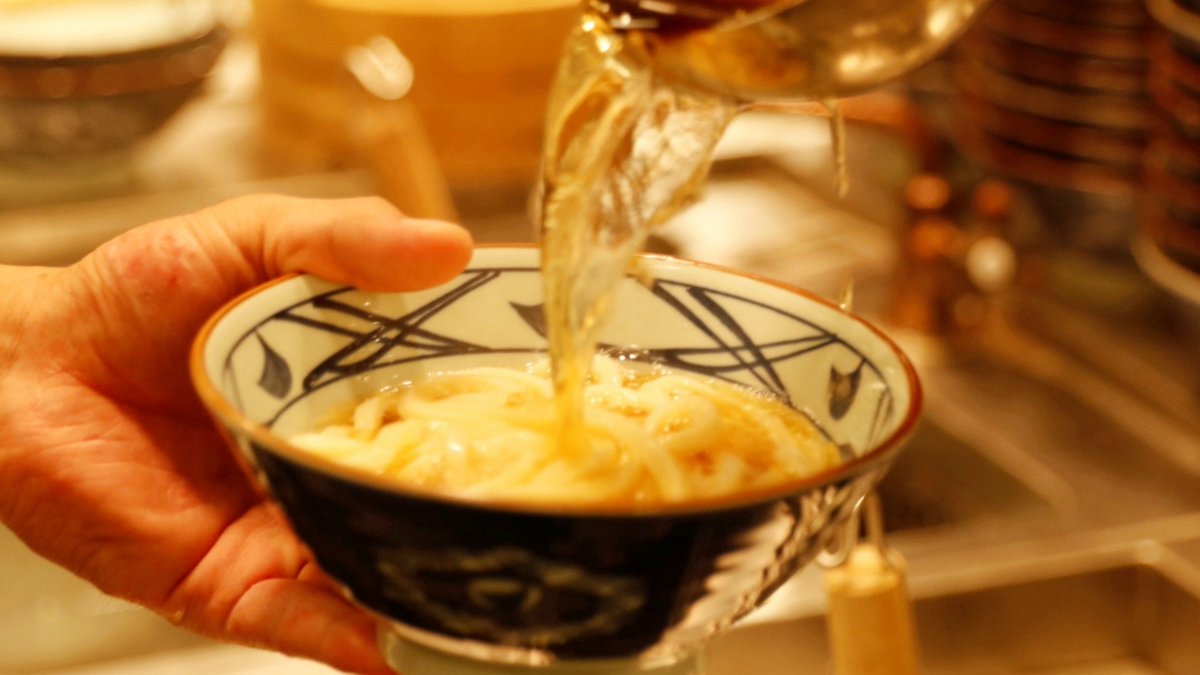 バズ再現レシピ✨@noa.room さんの投稿をお借りしました 再生回数250万回超え！ありがとうございます😭 ⁡⁡再現ぶっかけうどんつゆ ⁡⁡⁡白だし：大さじ1⁡ ⁡めんつゆ 3倍希釈 ：大さじ1⁡ ⁡水：大さじ4 60ml ⁡ ⁡⁡ どうしても家でも○🐢食べたくなってしまって密かに