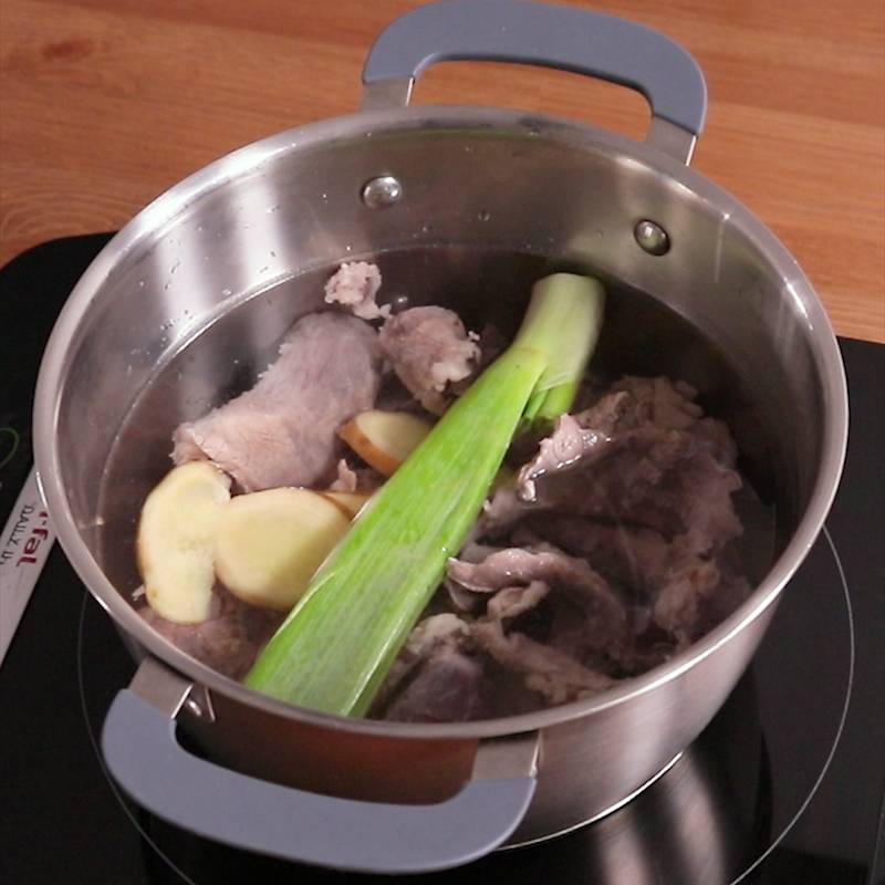 牛すじ炒めと、牛すじの下処理で脂がどれだけ落ちたか なお話きょうも家呑み 多国籍ご飯