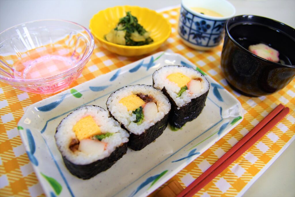 巻き寿司の献立7提案巻きずしの人気アレンジレシピと それに合うおかず＆汁物HugKum はぐくむ