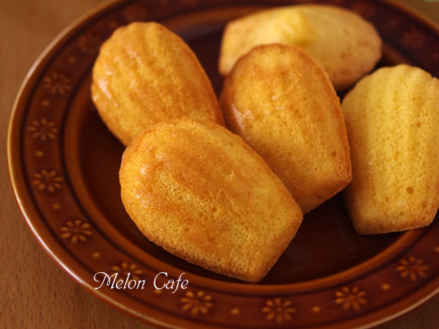 材料4つ！さくさくショートブレッド🎄, 今回はシンプルでとっても美味しいショートブレッドを作ってみました！,この季節になると食べたくなるよね~❤️‍🔥, 型要らずなのも嬉しいポイント🌟, 材料も少ないのでとっても簡単にできちゃいます🤍,とってもおすすめなので、ぜひぜひ作ってみてくださいね 🧸💕, ▫︎下準備▫︎, ・オーブンを150度に予熱, ▫︎材料▫︎ 🥣約6コ分,