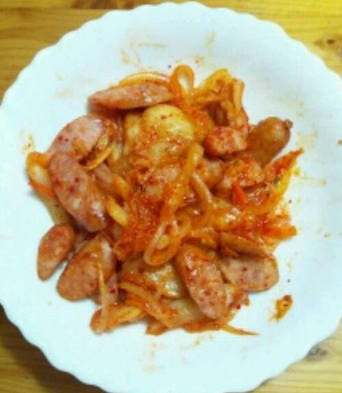 旨辛ウインナーキムチ丼の簡単レシピ！悪魔的な味わい🤤