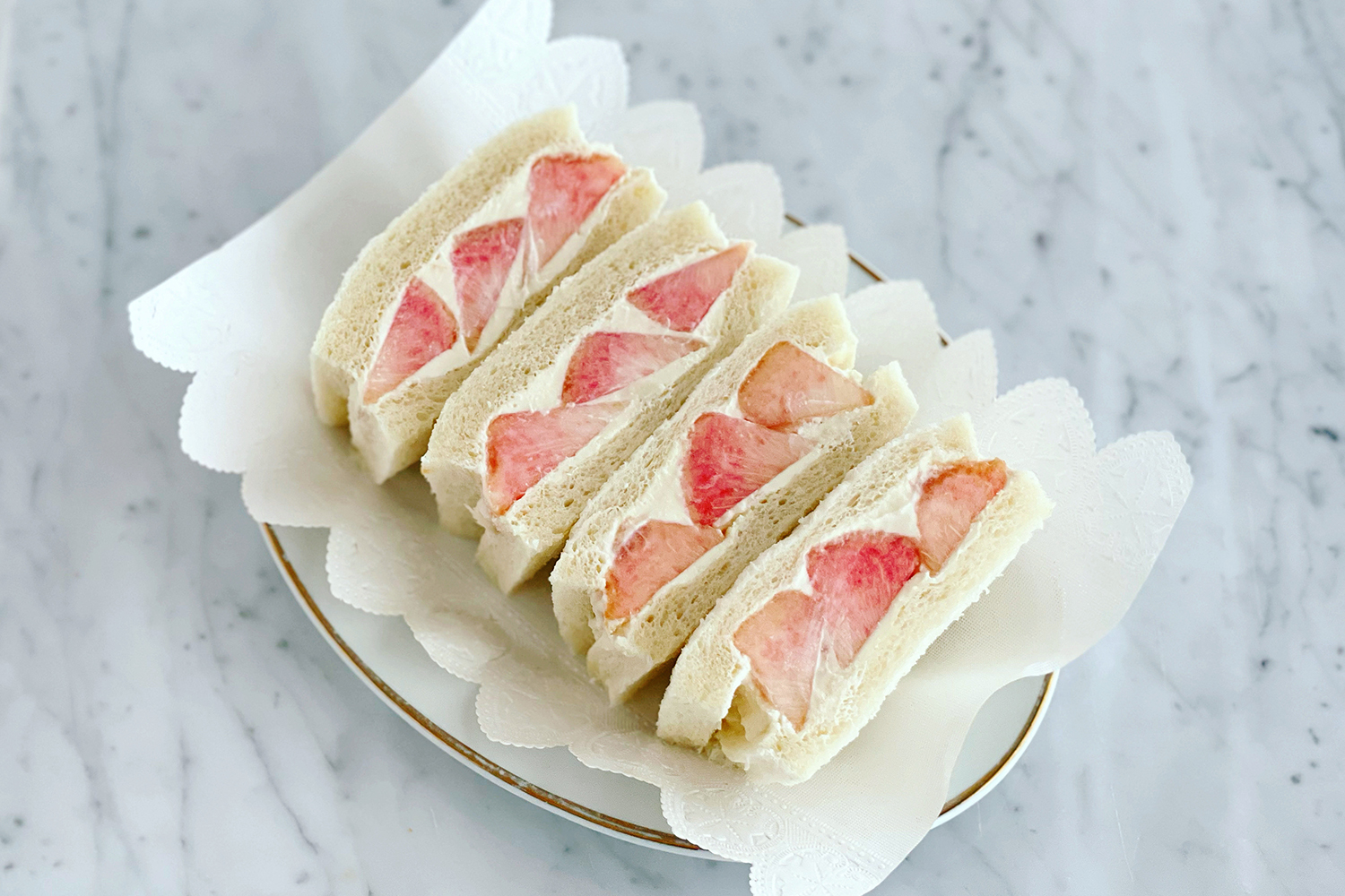 ランチにぴったり！具だくさんなカフェ風サンドが新発売ローソン公式サイト