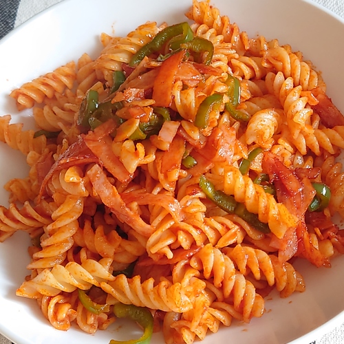 ウインナーとマカロニのケチャップ炒め