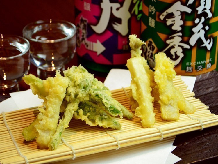 まち中華で人気「豚肉の天ぷら」を、おうちで再現😄 他の揚げ物料理でも大活躍する、付け合わせ野菜の作り方も紹介しています👌✨ 関西まち中華の味、豚肉の 天ぷら https:www.coopnet.jp cnot niconico_recipe archives 021424にこにこレシピ関西まち中華の味