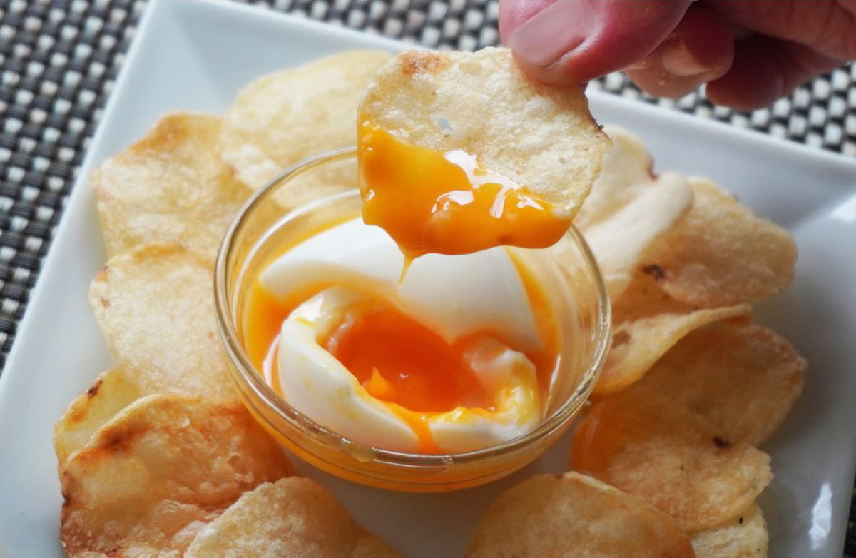 ポテチで作る絶品オムレツ♪ 濃厚チーズたっぷり！ - ふぁそらキッチン