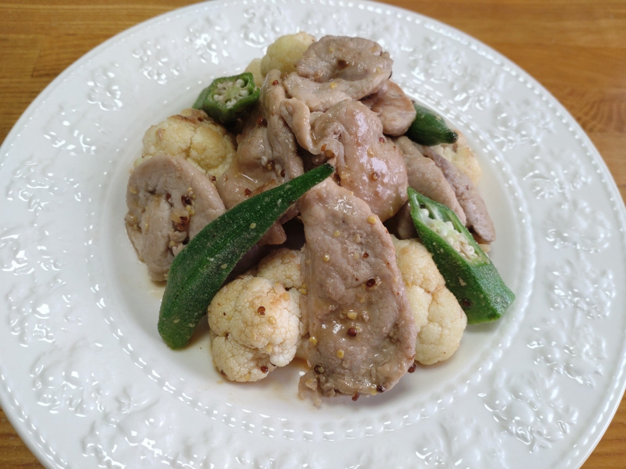 SL Creationsの食材を使ったレシピサイト豚肉とロマネスコカリフラワーのカレー炒め