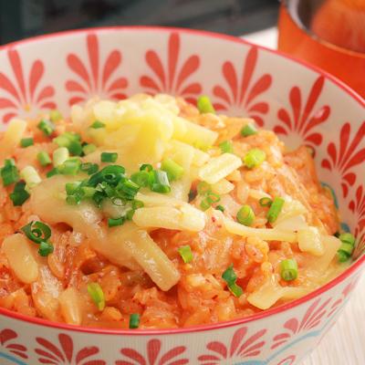 卵とチーズでピリッとまろやか。キムチ雑炊のレシピ