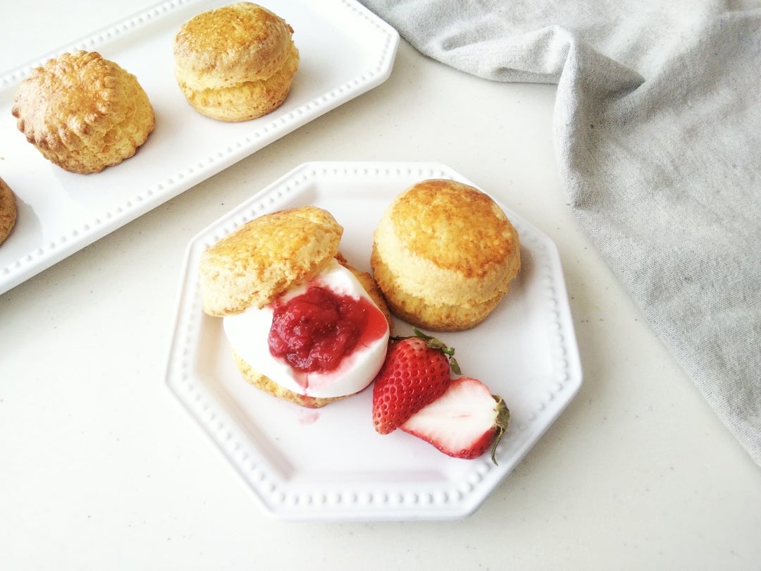 天ぷら粉で生クリームスコーン型にはまったお菓子なお茶の時間