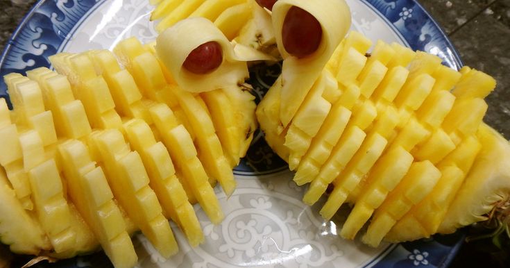 パイナップル飾り切り1 - YouTube