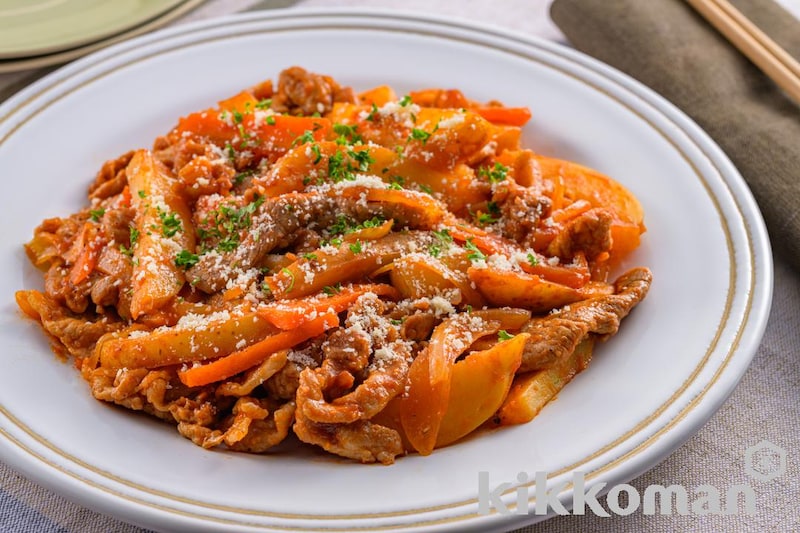 🙋 今日は何の日？🤔 正解は「味噌の日 🧙‍♂️」 味噌と言えば 👆 ⭐️🐖特製豚汁🍲⭐️ 豚肉、じゃがいも、人参、ごぼう、玉ねぎなど沢山の具材が入ったこだわりの一品です🌟いつものお弁当と一緒にどうぞ🍲ほっともっとhottomottoほっともっとごはん