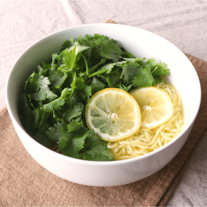 パクチーの“根”が決め手！「やりいかのレモンガーリック」料理通信生産者、料理人、食べる人を結ぶ