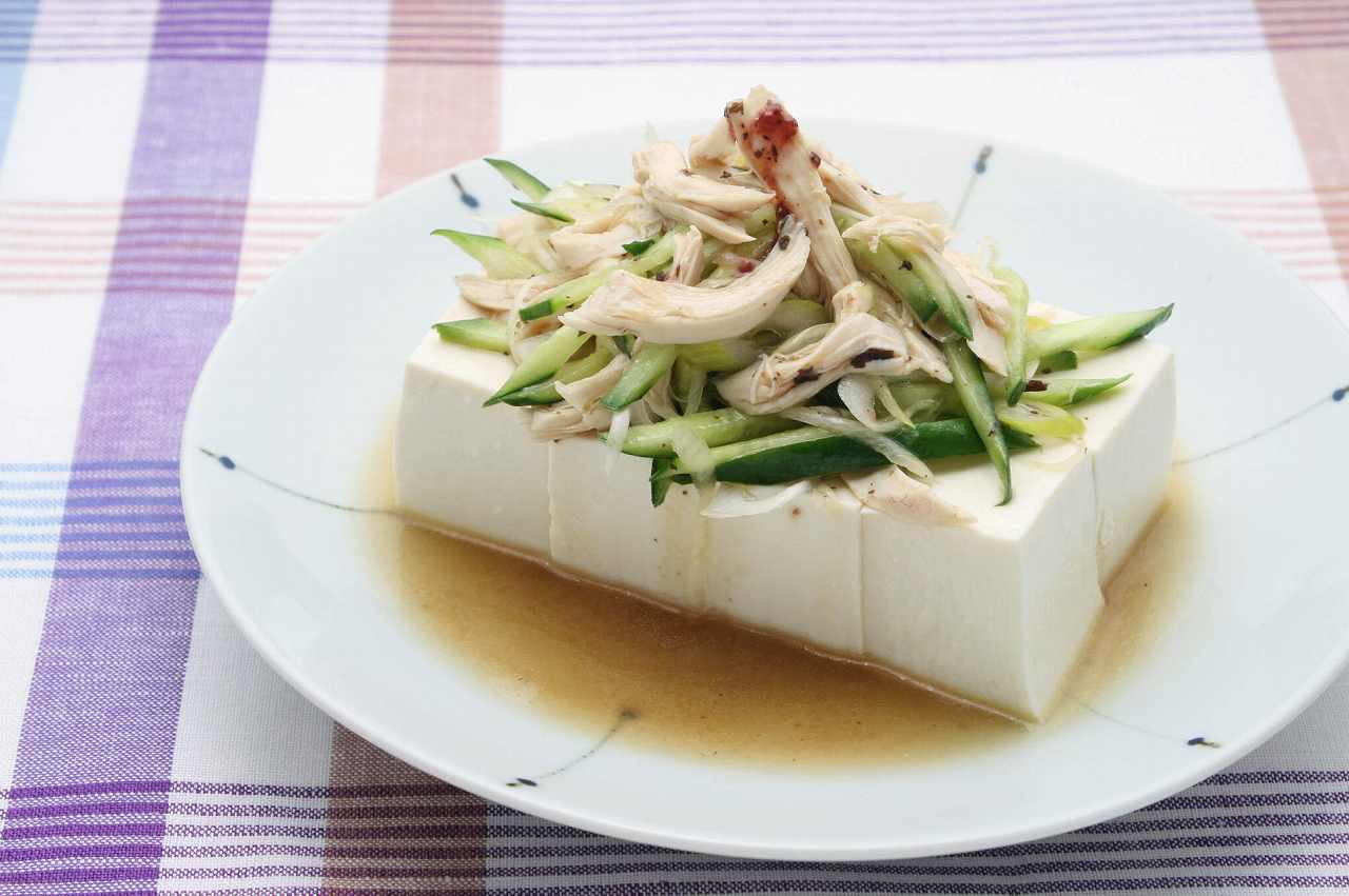 書籍『野菜のレシピ事典』📕 ダウンロードレシピ『夏の麺ごはん』📱 詳しくは プロフリンクから！！ ＠miki_kitchen2022夏に食べたい！冷奴🧊 パックからすぐ出せて食べれる冷奴！！ 毎日続くと、だんだん飽きてきませんか？ トッピングやアレンジをして毎日楽しみません