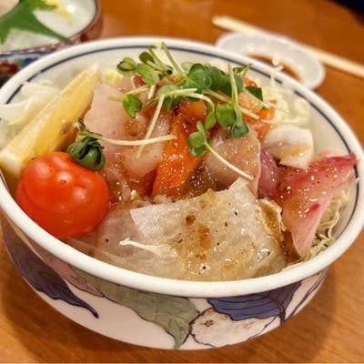 特選海鮮丼は土日祝日だけ味わえる贅沢な丼！ 週末に海鮮で贅沢したくなったら、ぜひお越しください😊新潟鮮魚問屋港食堂thanksfortaggingmeRepost @aimi_00117 with @use.repost ・ 🐬港食堂 inみなとのマルシェピア bandai 𓂃𓈒𓏸 𓐄 𓐄 𓐄 𓐄 𓐄 𓐄 𓐄 𓐄