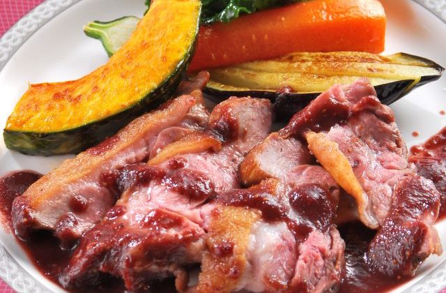 脂の甘みがたまらない！ 鴨とねぎだけで作る「鴨鍋」レシピ三越伊勢丹の食メディアFOODIE フーディー