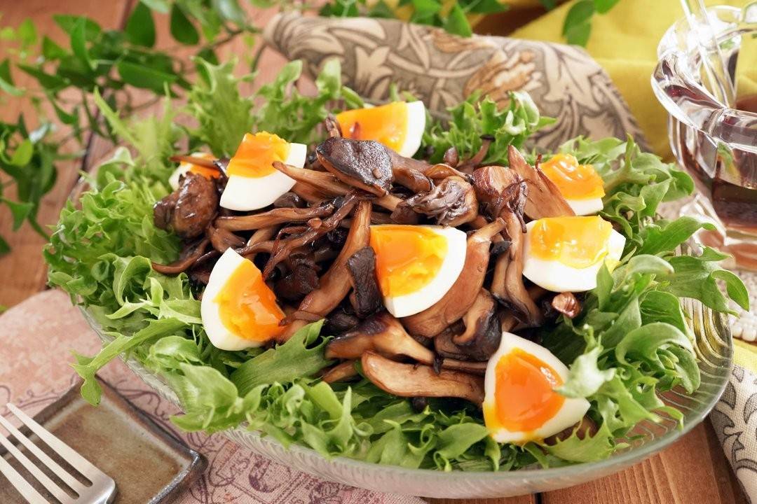 料理がおしゃれに！マッシュルームのシーザーサラダ 副菜