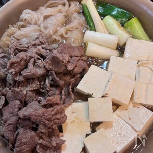 味付けは昆布つゆのみ！フライパンで簡単すき焼き