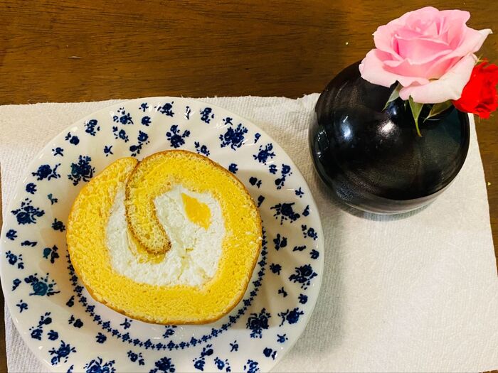 シャトレーゼ うみたて卵のふんわり厚切りロール1個 シャトレーゼ の口コミ・レビュー・評判、評価点数ものログ