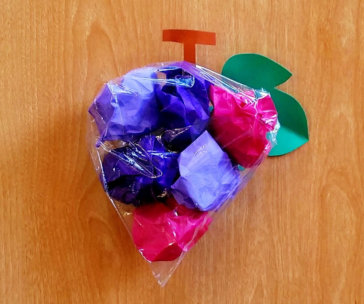 ようこそ秋のレストランへ「スタンプぶどう」世界文化ワンダ