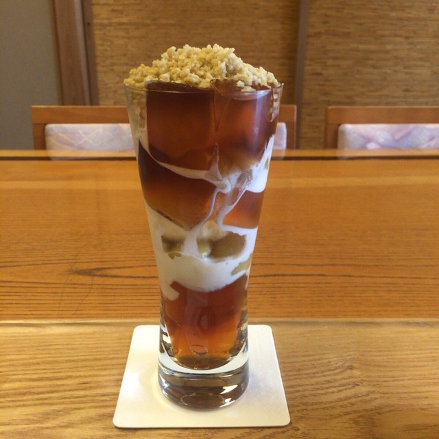 🌰いりなか🌰 ～恵那寿や 石川橋店～ @enasuya⁡⁡ ⁡⁡⁡ ⁡⁡⁡＼今年は抹茶が新登場！！ 栗きんとんで有名な恵那寿やの⁡ ⁡秋が堪能できる パフェ🌰𝓸𝓻𝓭𝓮𝓻🌰 ✓栗パフェ ￥2,200 ・モンブランクリーム ・バニラアイス ・栗粉 ・栗の甘露煮 ・栗きんとん煎餅・生クリーム