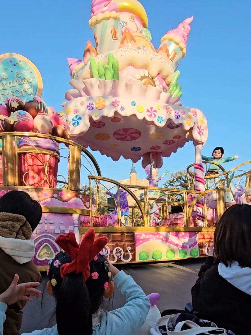 2ndアリス・マッドハッター停止位置最前列 ディズニーパルパルーザヴァネロペのスウィーツ・ポップ・ワールドイッツ・ア・スウィーツフルタイム！ 2025年1月17日東京ディズニーランド