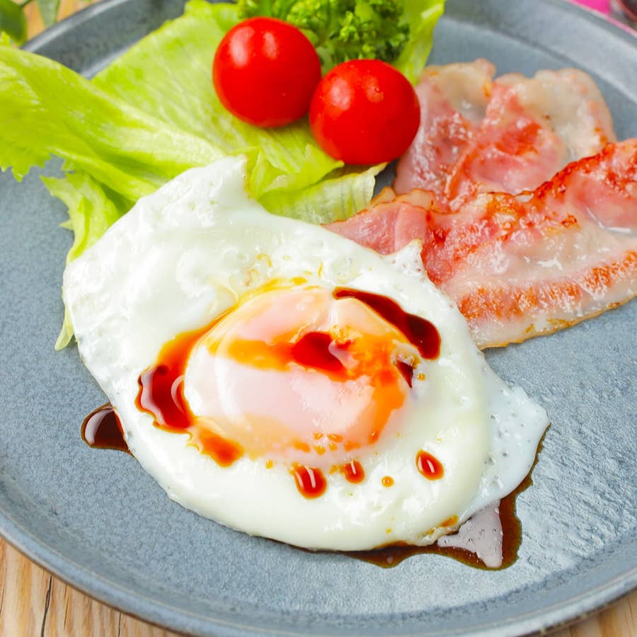 普通サイズの卵でかわいい ミニ目玉焼き を作る方法って