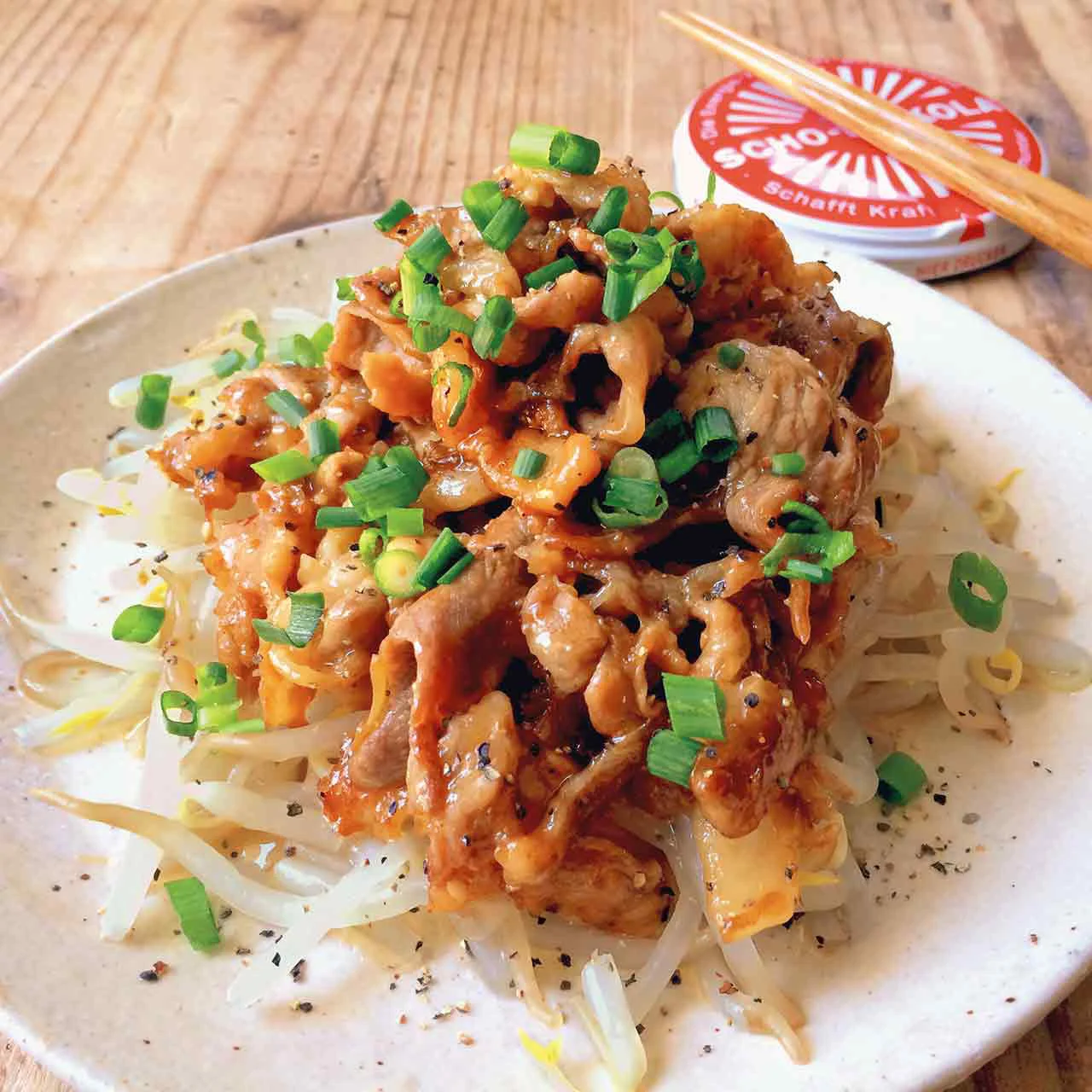 ※オススメ 簡単！！ 甘辛豚バラともやしのペッパーバターライス＊フライパン１つのもやしレシピ