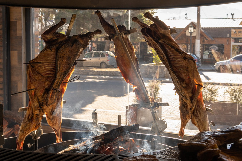 肉食系の集まりに！池袋で羊の丸焼きを食べられる本格中華2軒 - メシコレ