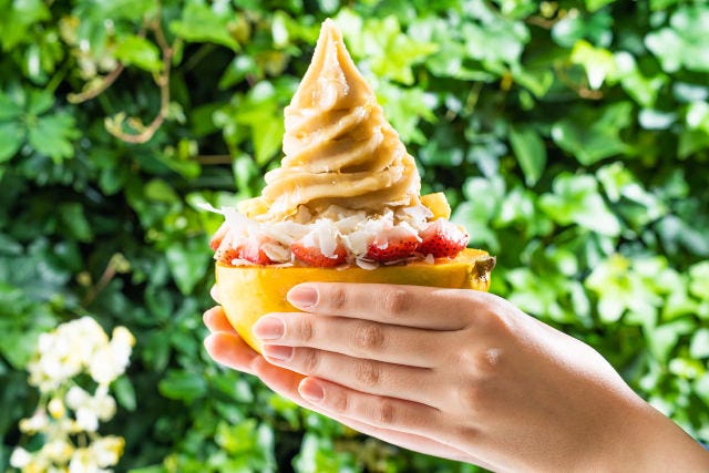 サンデーが可愛く撮れる💗 写真のコツ！３選📷✨ キュートなサンデーをとびきり可愛く撮影して、もっと楽しんじゃおう🍨ストロベリーとチョコレートサンデーは2月21日 火 まで🍓🍫サーティワンサーティワンアイスクリーム31アイスクリーム31アイスサンデー