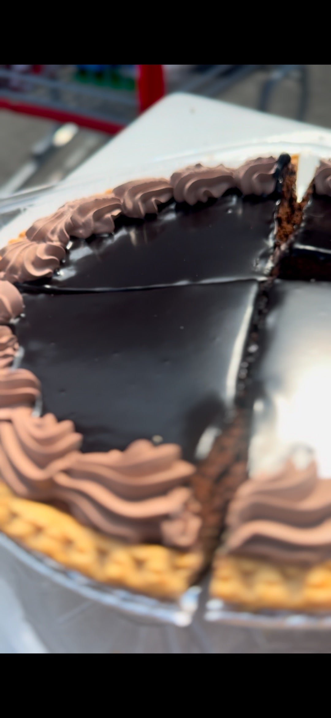 コストコ新作タルトのチョコレート＆プラリネタルト！ふんわりクリームとねっとりチョコの食感が魅力