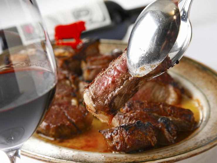 ウルフギャング・ステーキハウスがランチ開始！ステーキサンドウィッチなどのカジュアルなメニューも - ファッションプレス