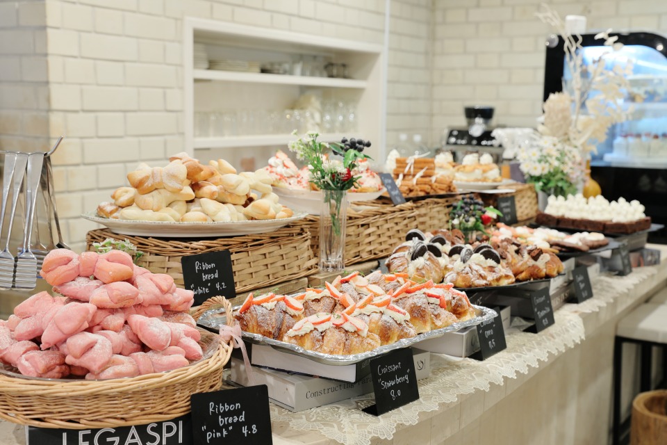 韓国 かわいいリボンパンが売っている欧米カフェ🩷Trip.com ソウル