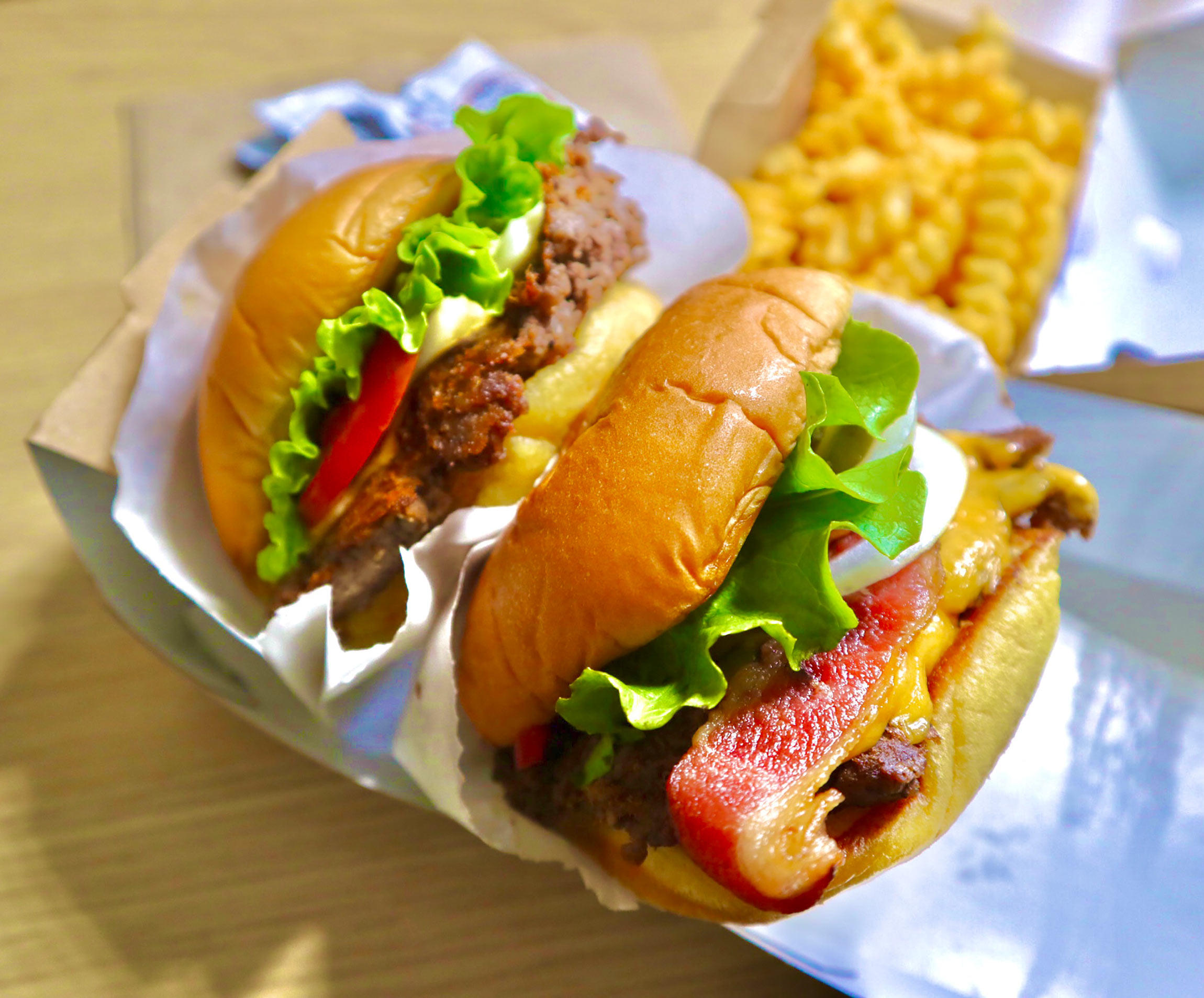 ＮＹに行った気になる」バーガー、マクドナルドが四角いバンズの新商品 : 読売新聞