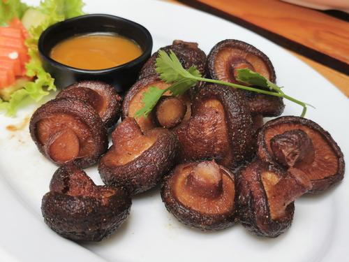 しいたけが茶色くなる原因は？食べられる？腐敗との見分け方や保存法を紹介！ ちそう