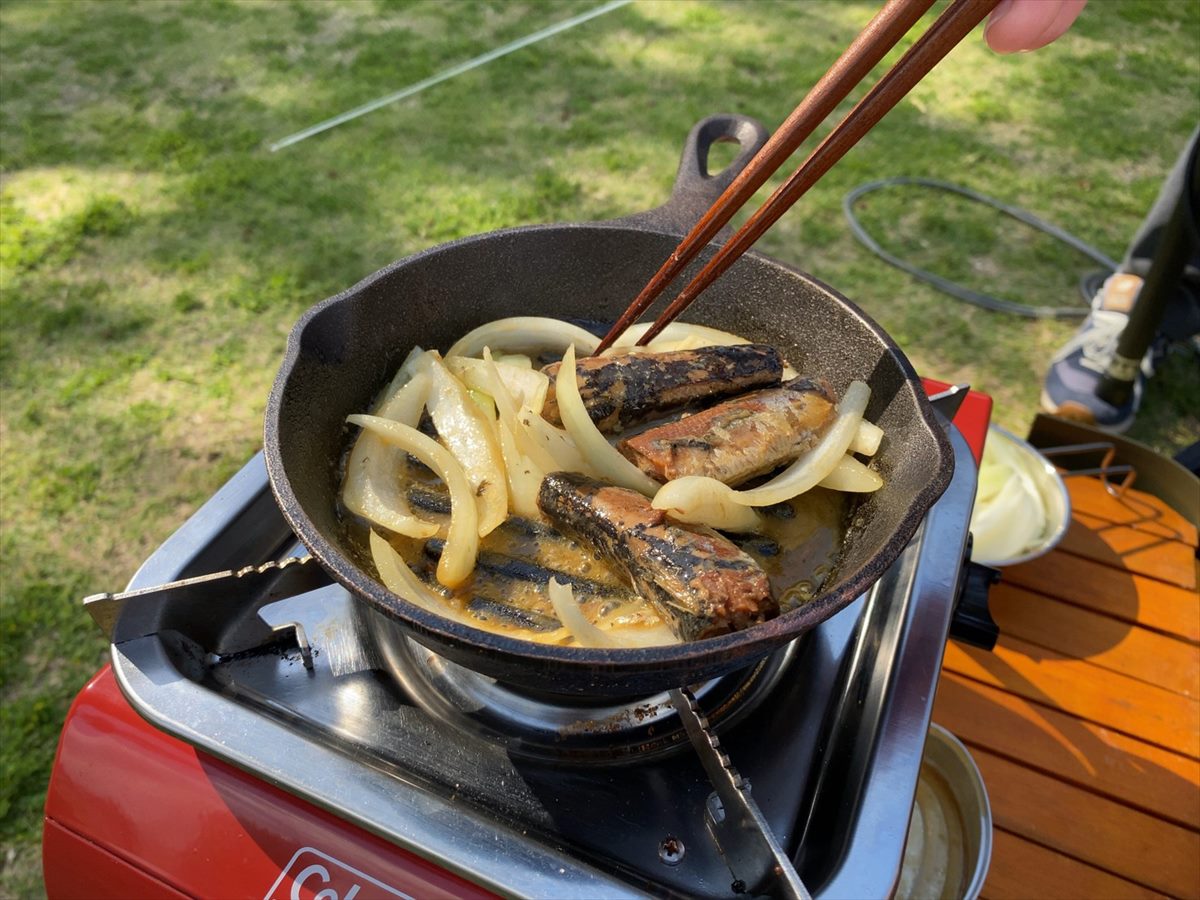 人気の缶詰使ってアレンジレシピとして工夫したキャンプ飯！缶詰の注意点もご紹介
