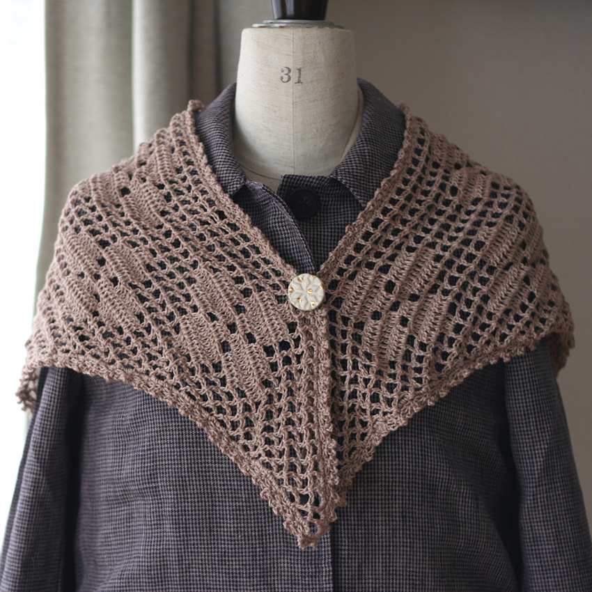 かぎ針でふわっと編む 三角ショール 2つ目 - 手作り記録