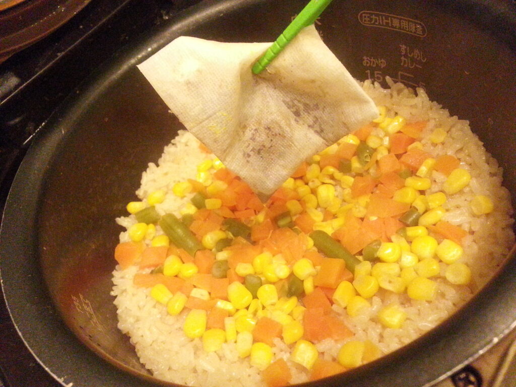 サタプラ ドライカレー風炊き込みご飯のレシピレトルトカレー×ミックスベジタブル稲垣飛鳥・菊地亜美サタデープラス 10月23日