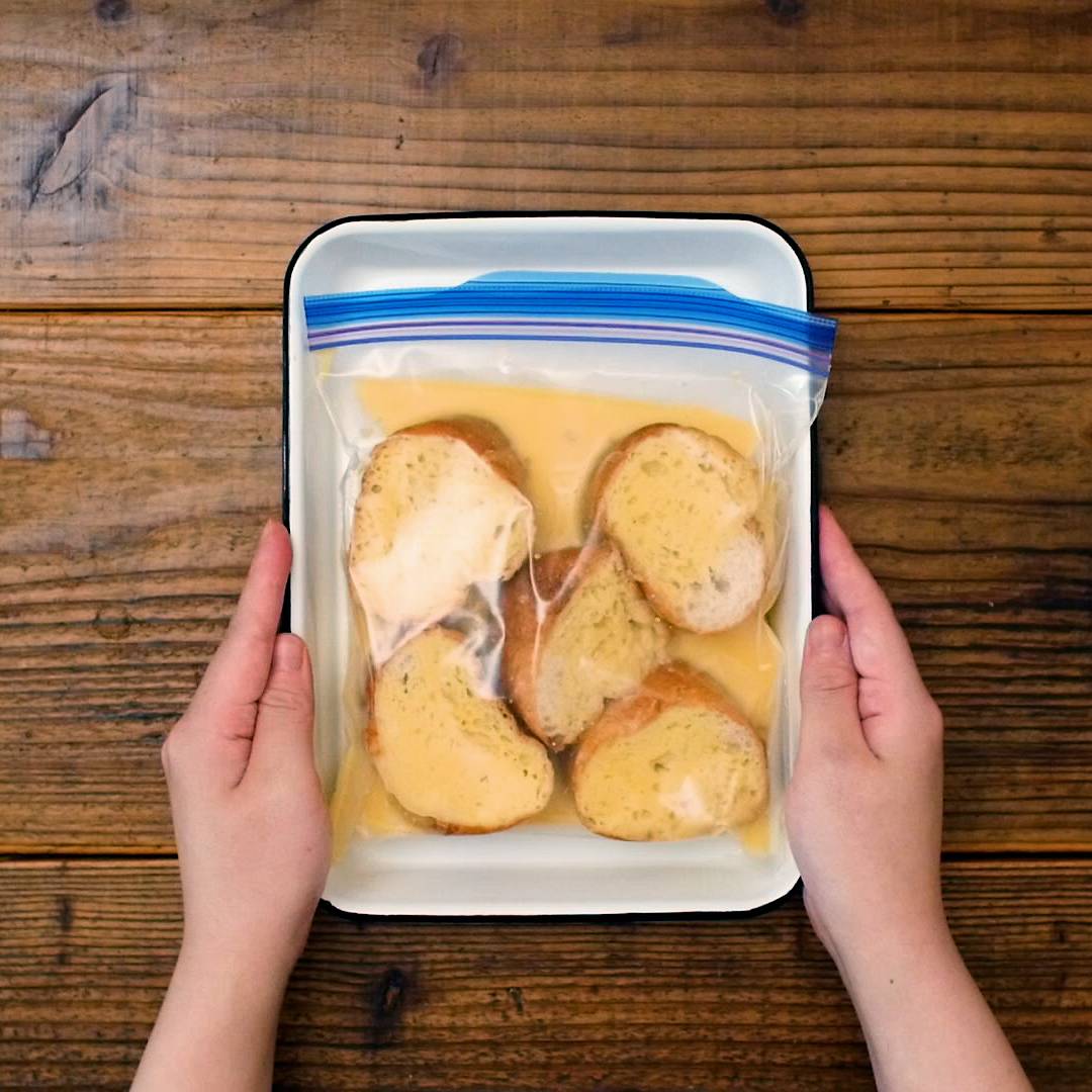 冷凍のままディナーロールフレンチトースト