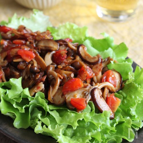 うまみたっぷり♪炒めきのこのぽん酢ドレッシングサラダ