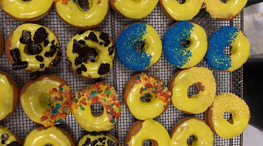 大好きな大好きな生ドーナツ屋さん🍩✨ 「I'm donut?」が遂にアメリカのNY🗽でOPEN ！ ニューヨーク店限定の9種類､気になる🔍日本酒『Sake Cream サケクリーム 』 『Matcha Cream 抹茶クリーム 』 『Chicken GingerTeriyaki チキンジンジャーテリヤキ