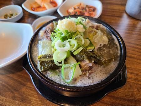 スパイシーな牛の血の二日酔いのスープ、韓国料理ヘジャンククの写真素材・画像素材 Image 108057129