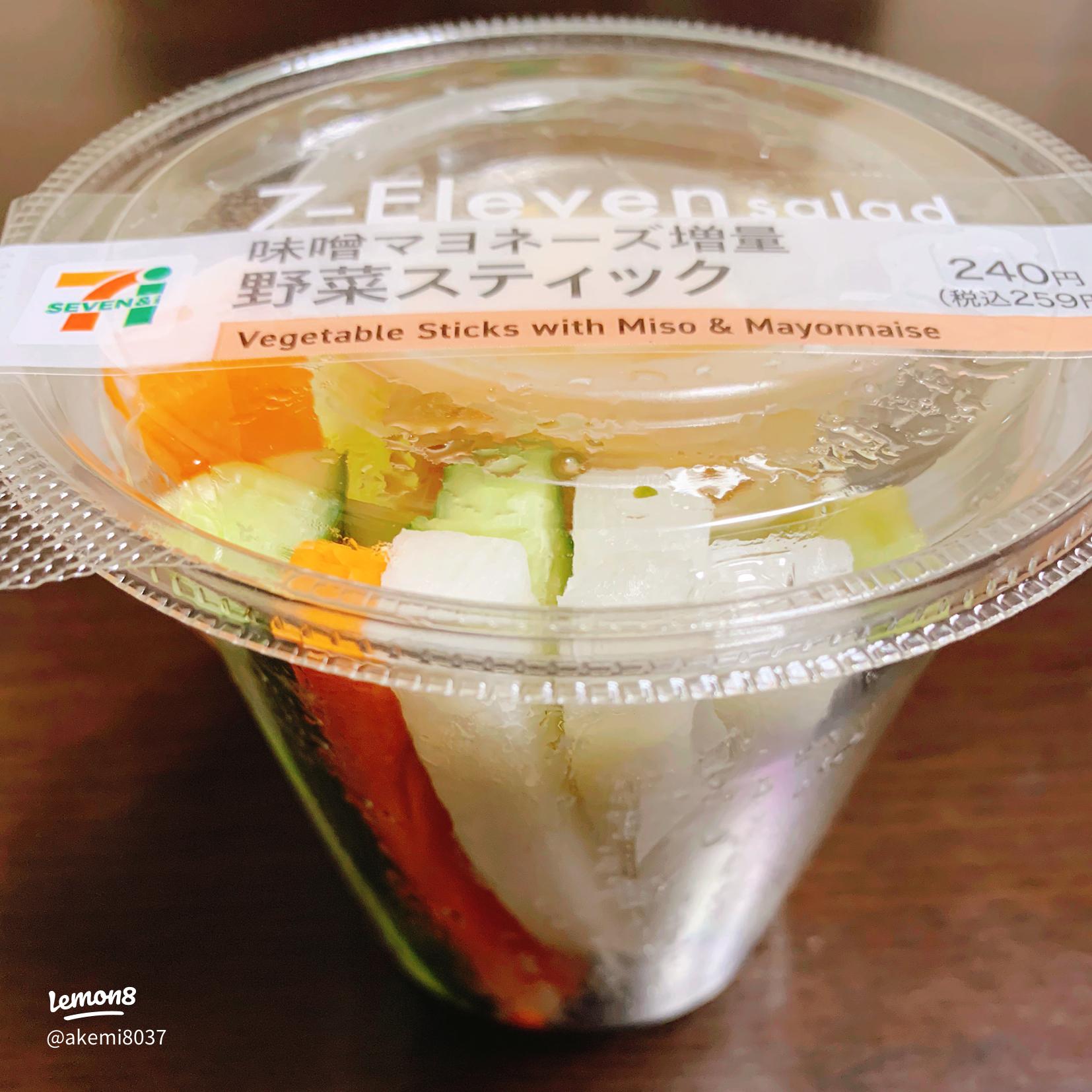 大盛で大満足‼️ 手軽に野菜チャージ🥒🥕 片手でパクッと、夏祭りのお供にも🎆野菜スティックファミマfamilymart