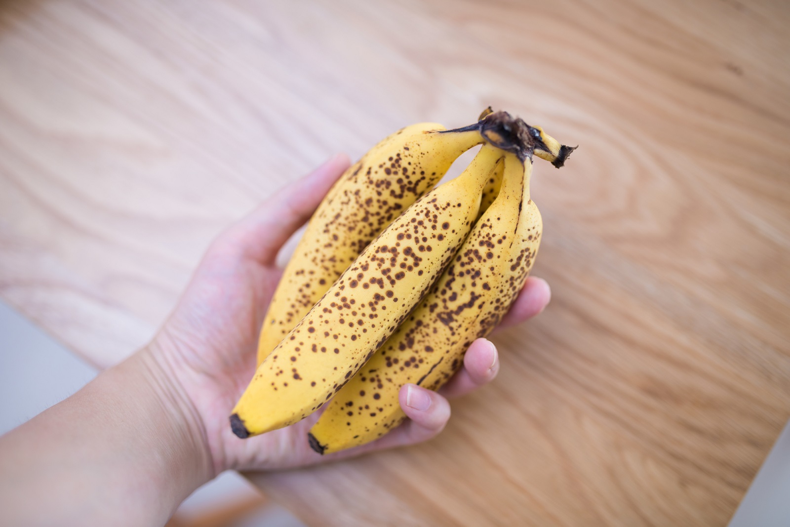 バナナが腐るとこうなる！見分け方と長持ちさせる方法を紹介食・料理オリーブオイルをひとまわし