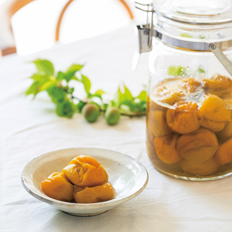 梅干し最強レシピ』で梅仕事を紹介しました。Ozawa Eiko