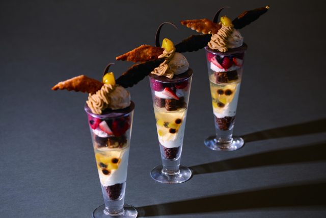 銀座コージーコーナー 今年はひとりハロウィンが盛り上がる!?かぼちゃの味わい濃厚なパフェが期間限定で登場！見ても食べても大満足！ハロウィン限定パフェ 「スイートハロウィンパフェ」を販売。 - イベントサーチ