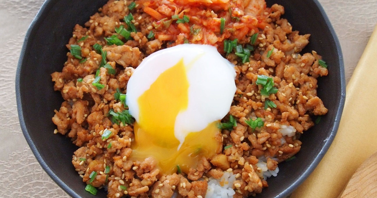 おうちにある材料で簡単＆やみつき！「旨辛そぼろピーマン丼」