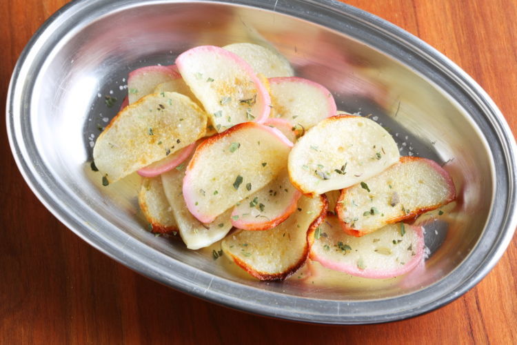 ハイボールに合うおつまみのおすすめ20選。甘いモノから塩辛いモノまで