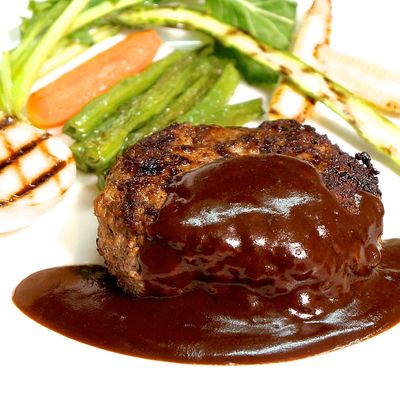 シェフ直伝 基本のハンバーグレシピ、プロのワザで肉汁ジュワ〜！三越伊勢丹の食メディアFOODIE フーディー