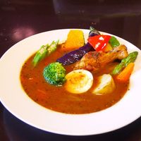 サフランライスと夏野菜のアスパラガス・パプリカのピクルスのカレーの写真素材141671953- イメージマート