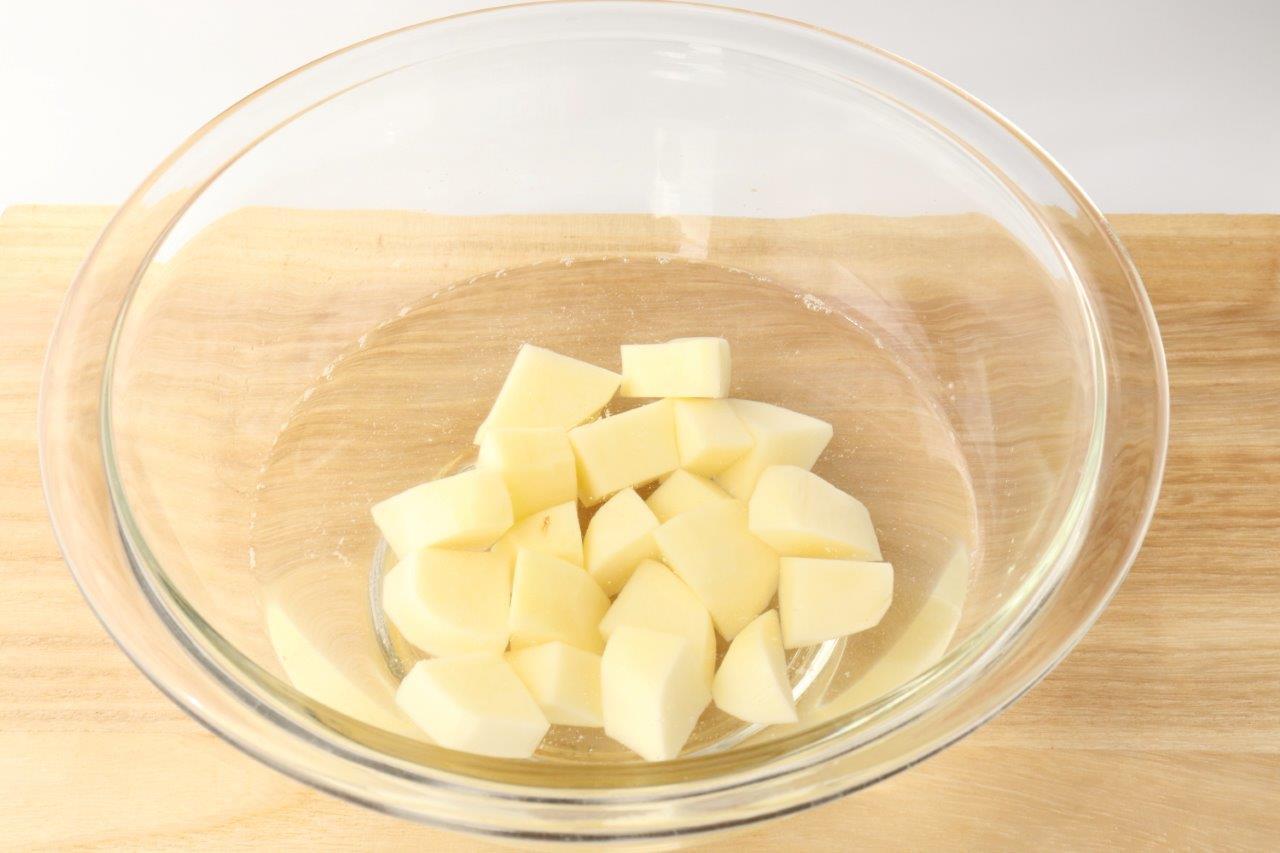 じゃがいもの茹で方＆茹で時間！20～25分程度を目安にしよう！食・料理オリーブオイルをひとまわし